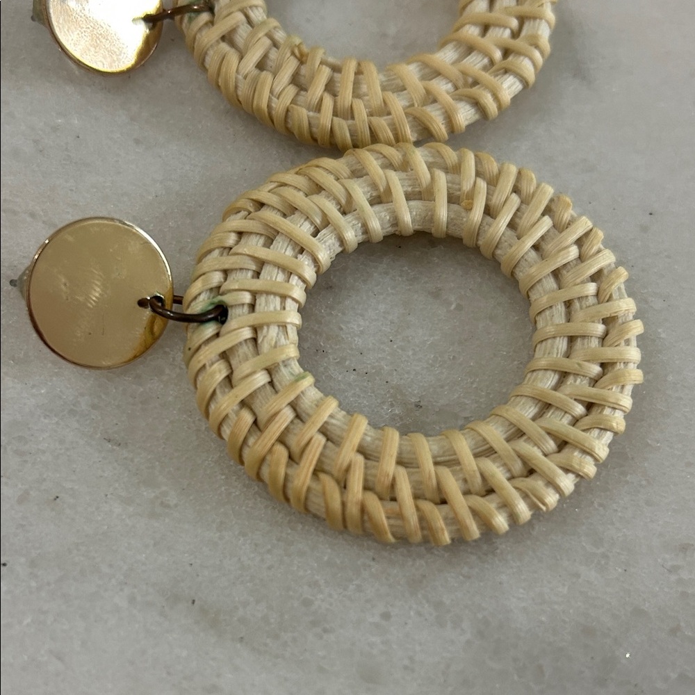 Elegant Woven Hoop Earrings with Gold Accents - Picture 2 of 2